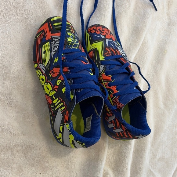 Adidas Vibrant Kids soccer cleats  with Graphic Design size youth 13 - Picture 1 of 7